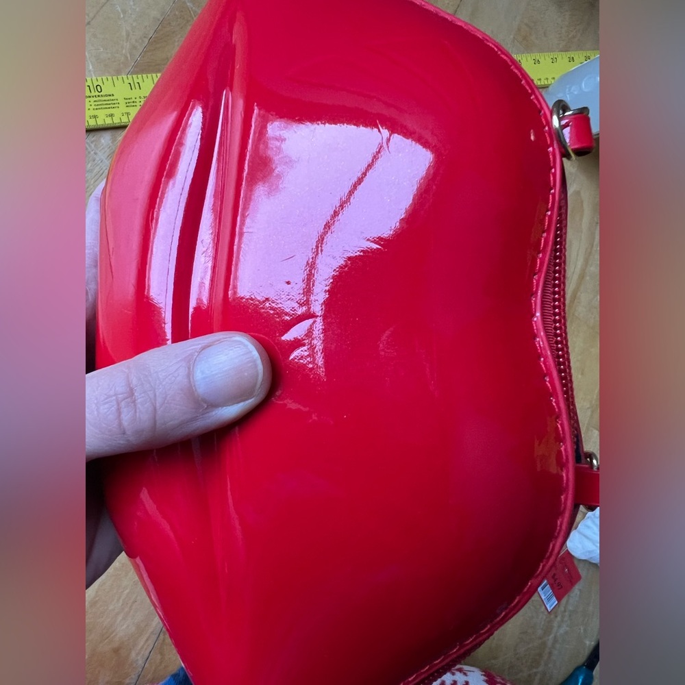 Red Lip-Shaped Women's purse Betsy Johnson vintage - Picture 10 of 16